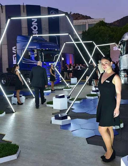 Efectos escénicos en lanzamiento corporativo — EFS Chile